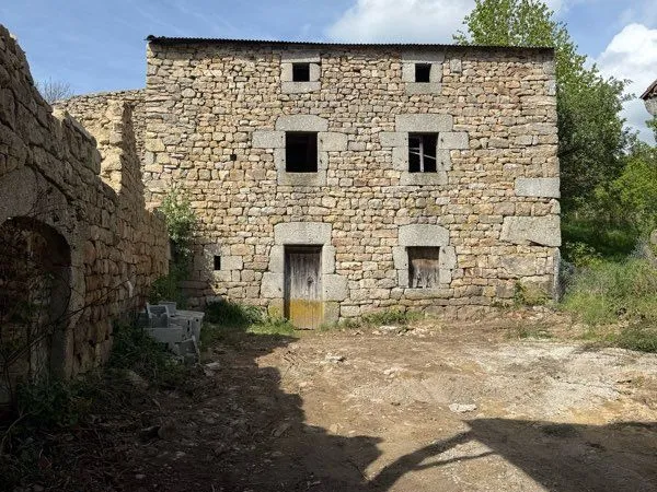 Maison en pierre à rénover