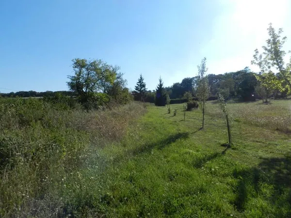 GRAMAT - Superbe terrain de plus de 3500 m² arboré avec vue