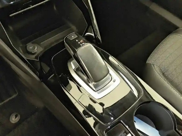 Peugeot 2008 electrique 136 ch — photo 58