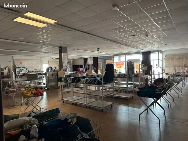 Local commercial 359 m² ROCHEFORT