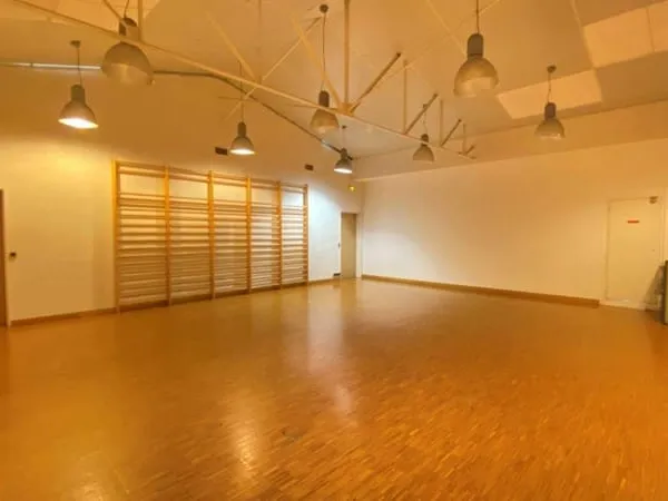 Local d'activité 1047 m²