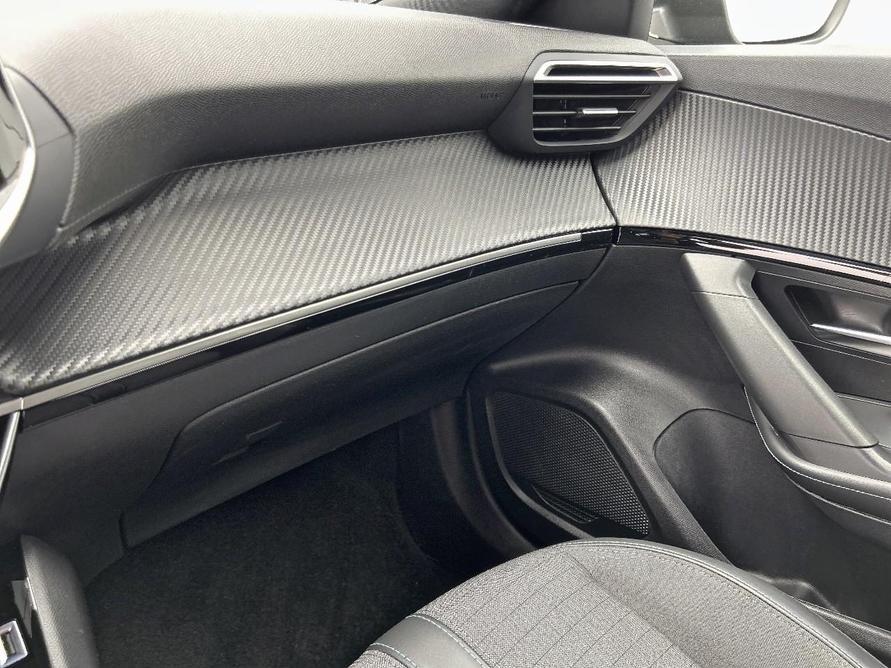 Peugeot 2008 puretech 130 s&s eat8 allure pack — photo 30