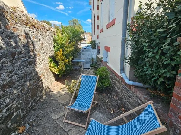 Charmant studio avec rez-de-jardin à 50 m de la plage