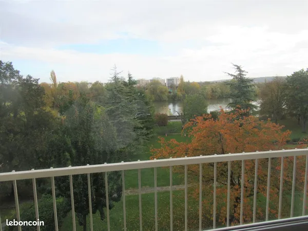 Très beau 3 pièces vue Seine rénové meublé de 57 m² dans la résidence Carnot