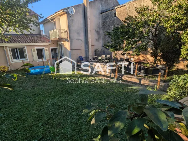 Maison centre bourg avec un jardin