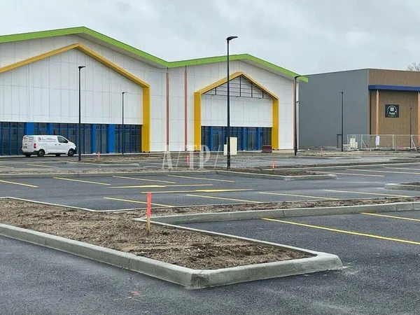 Local commercial 600 m²