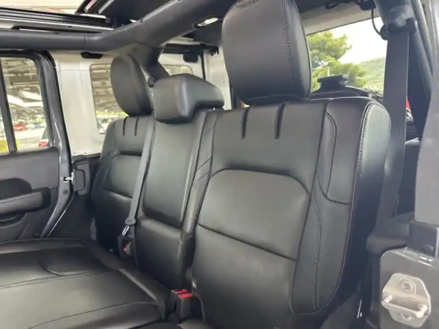 Jeep Wrangler plug-in hybrid rubicon 4xe — photo 18