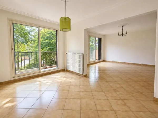 SAINT PRIEST CENTRE : T4 DE 77 m2 + CAVE + PARKING