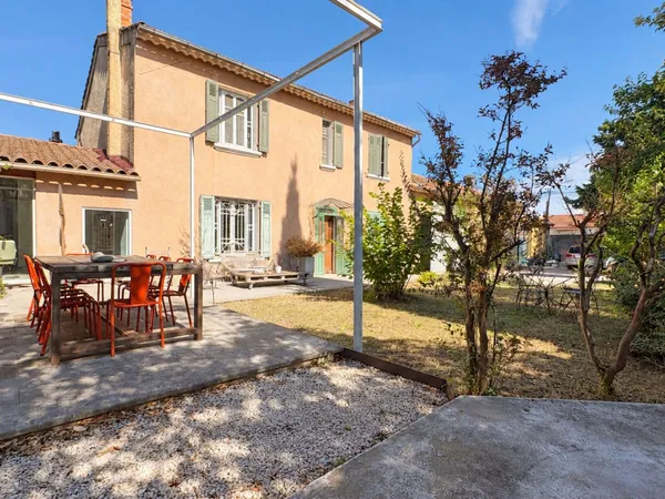 Maison 7 pièces 250 m²