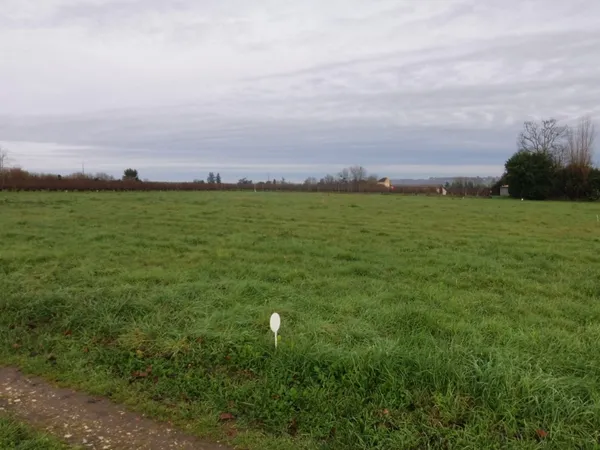 Terrain 810 m²
