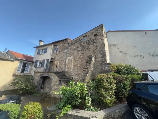 Maison 90m2, entièrement à rénover avec extérieur