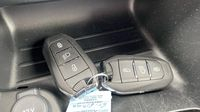 Peugeot 2008 1.2 PureTech 130ch S&S GT EAT8 — photo 16