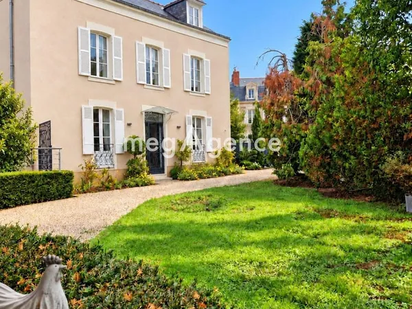 Hyper-centre d'Angers-Maison de maître sur plus de 600 m2 de terrain