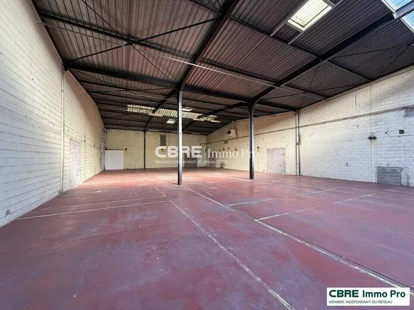Local d'activité 714 m²