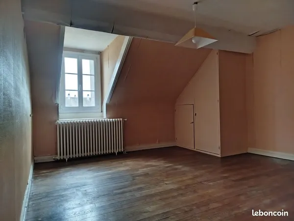 Autun centre-ville, Appart à rénover au deuxième et dernier étage