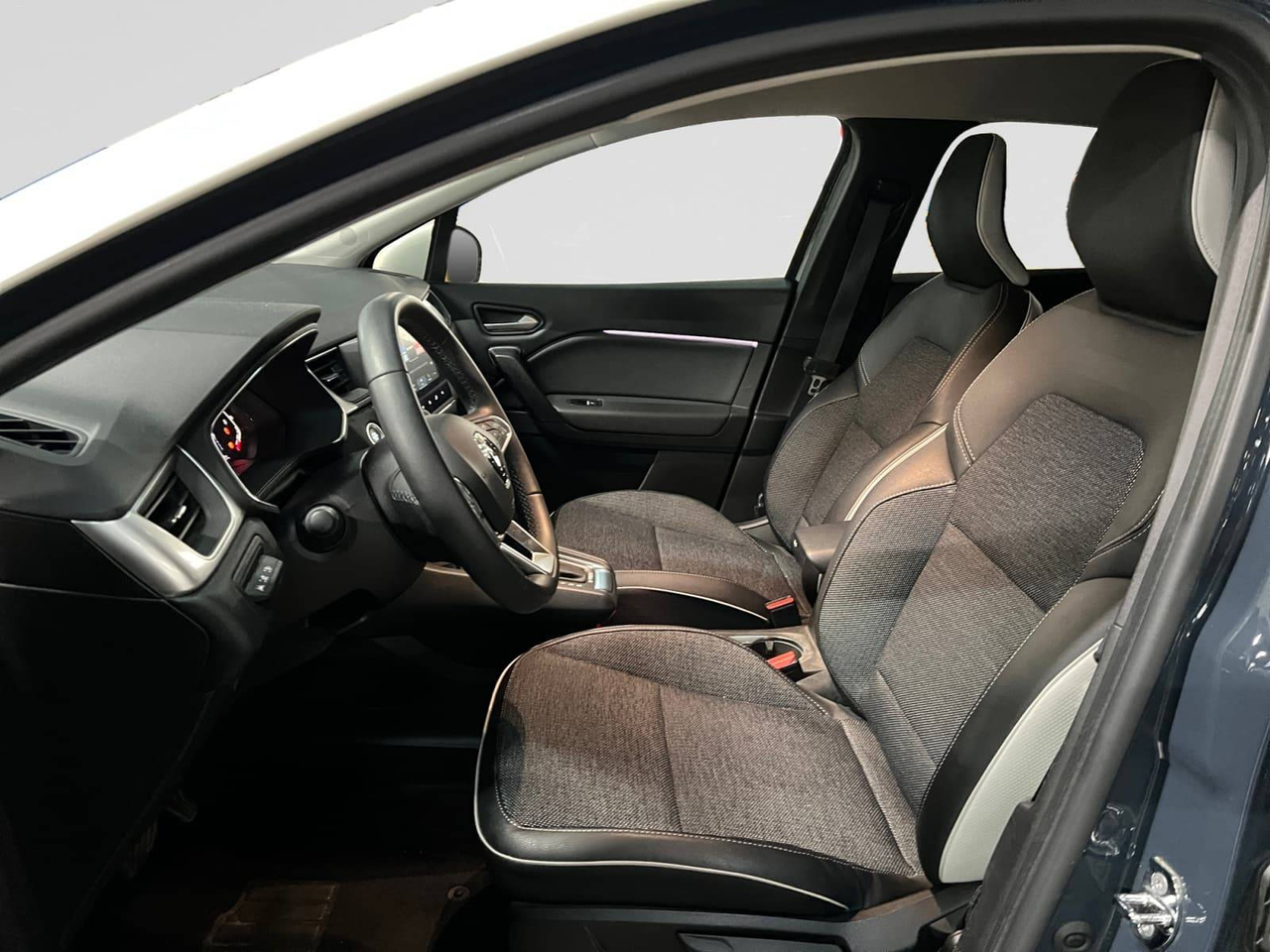 Renault Captur E-Tech full hybrid 145 — photo 10