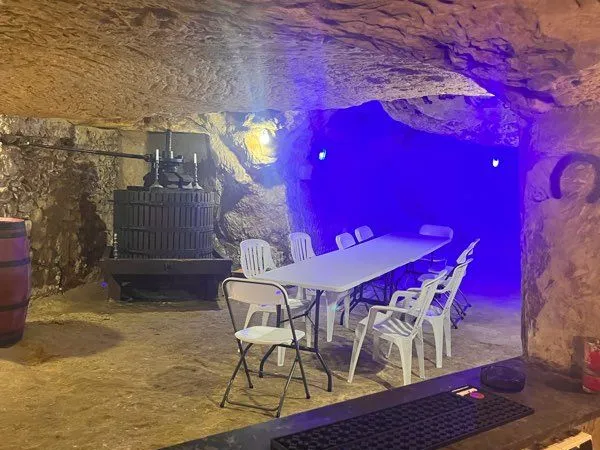 Cave 100m2