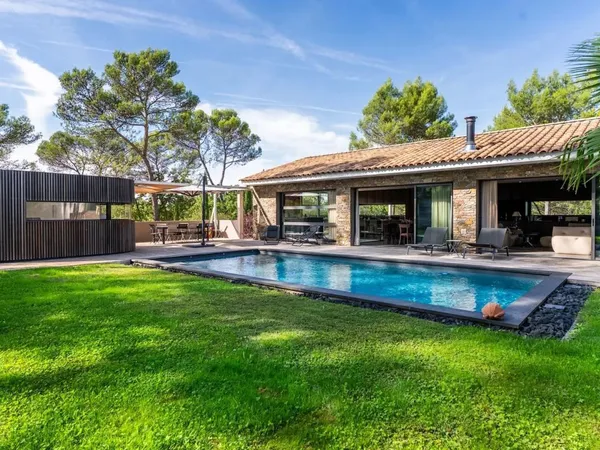 Vends maison - 322 m² - 6 pièces, 5 chambres - Peynier 13790
