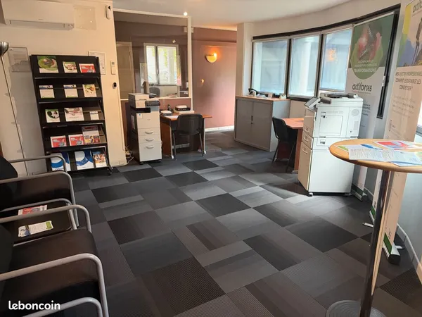 Bureaux 75 m2 (local vide)à louer à partir du 1er mars 2027