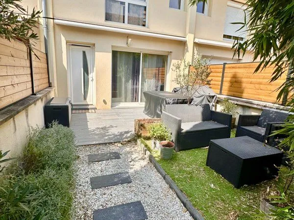 Duplex T3 avec terrasse plein sud - Cadre exceptionnel, dépendance de château - SERPAIZE