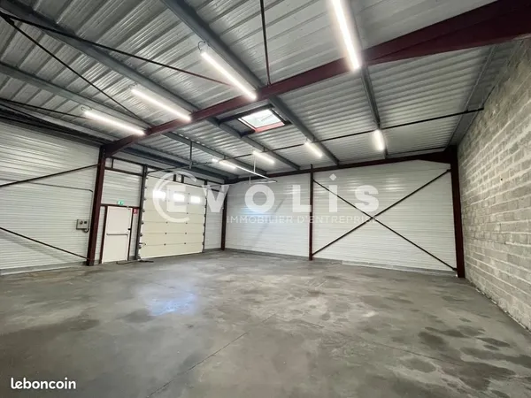 Local d'activité 240 m²