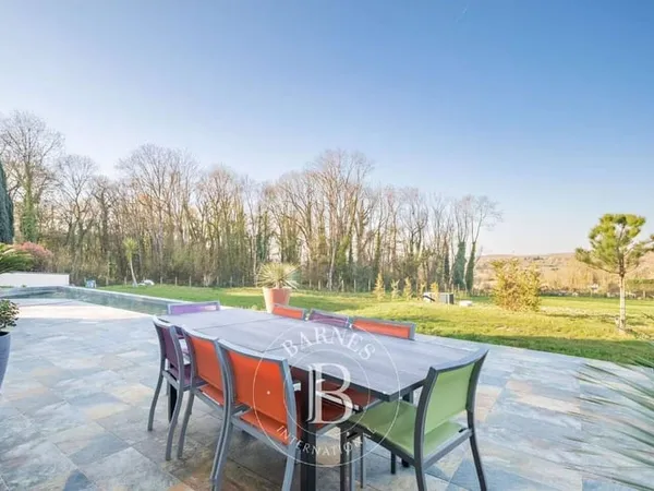 Maison 8 pièces 410 m²