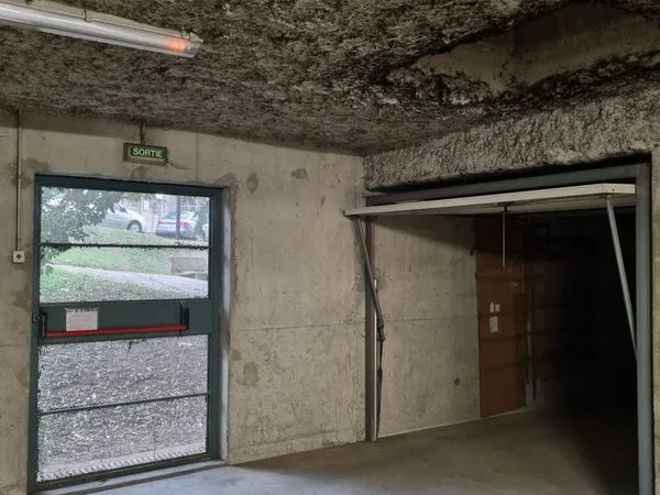 Garage sécurisé centre TREVOUX