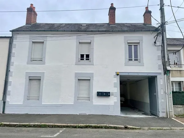 Immeuble Nevers 258 m2 - hangar de 150 m² - Bonne rentabilité