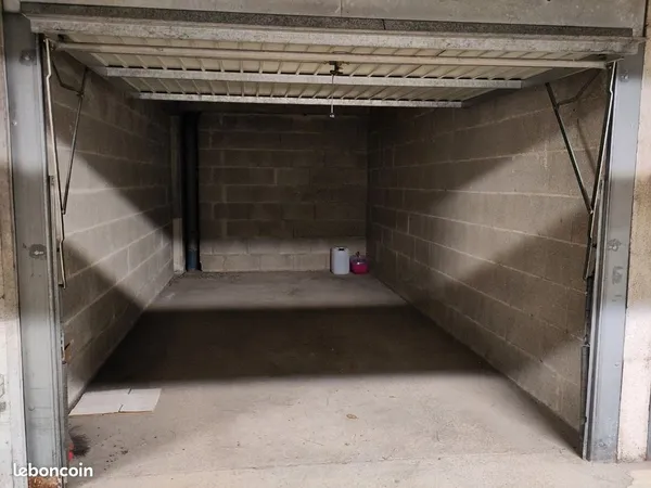 Box/Garage sous-terrain 12m2 Chenôve, sous le nouveau parc