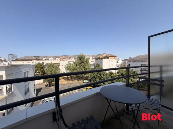 Studio avec parking et balcon