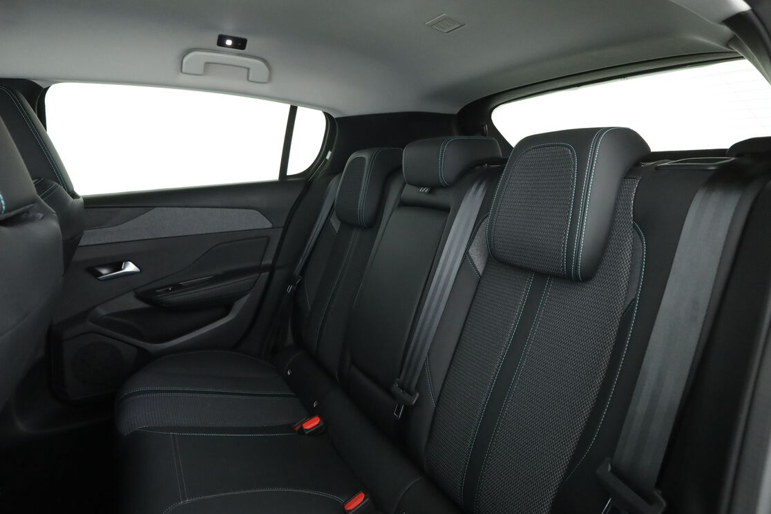Peugeot 308 1.6 PHEV Allure Pack e-EAT8 — photo 13