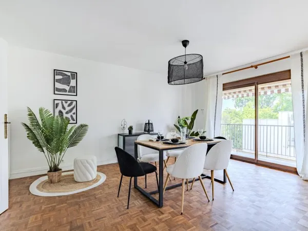 BORDEAUX ST SEURIN Appartement 3 chambres, parking et cave