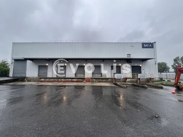 Entrepôts - A LOUER - 10 463 m² divisibles à partir de 2 500 m²