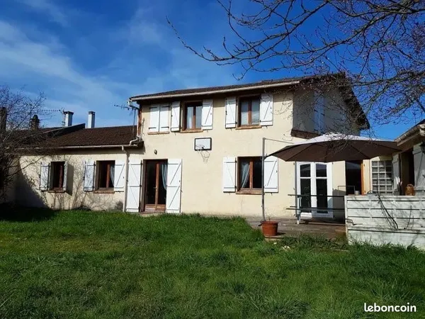 Maison familiale 122 m² - 6 pièces - 3 chambres - Terrain 705 m²