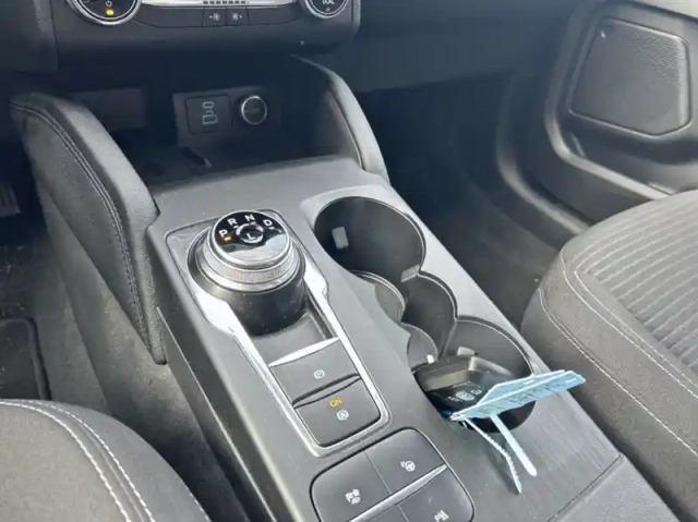 Ford Kuga 2.5 duratec 225ch powersplit phev titanium e-cvt — photo 8
