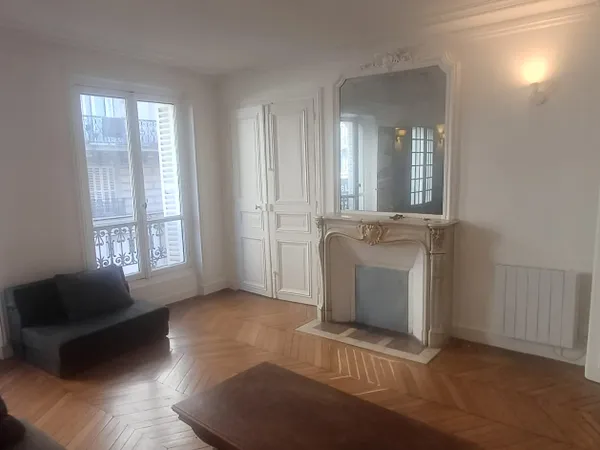 Paris 10e - 2 pièces 54 m² - Charme haussmannien