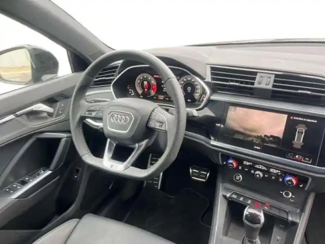Audi Q3 35 tfsi 150 ch s tronic 7 s line plus — photo 10