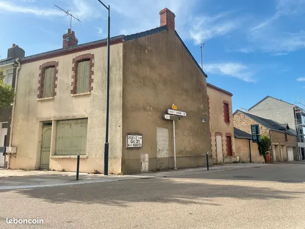 Maison de bourg de caractère - 155 m² - 4 chambres - Centre-bourg - Fort potentiel de rénovation