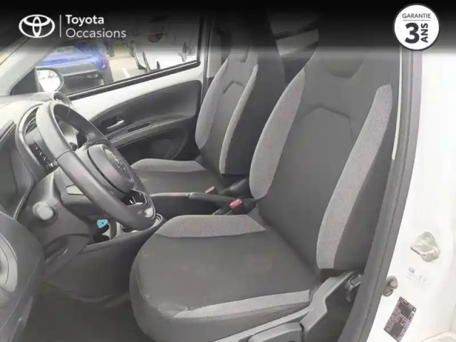Toyota Aygo x 1.0 vvt-i 72ch dynamic s-cvt — photo 11