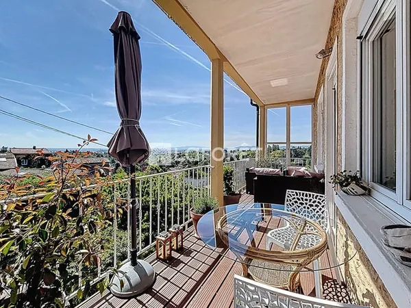 Appartement duplex avec jardin Saint Cyr Au Mont D Or 4 pièce(s) 137.41 m2