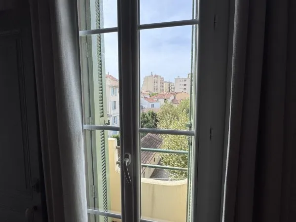 Loue Toulon Mourillon 2 pièces 50 m2, calme et lumineux, climatisé
