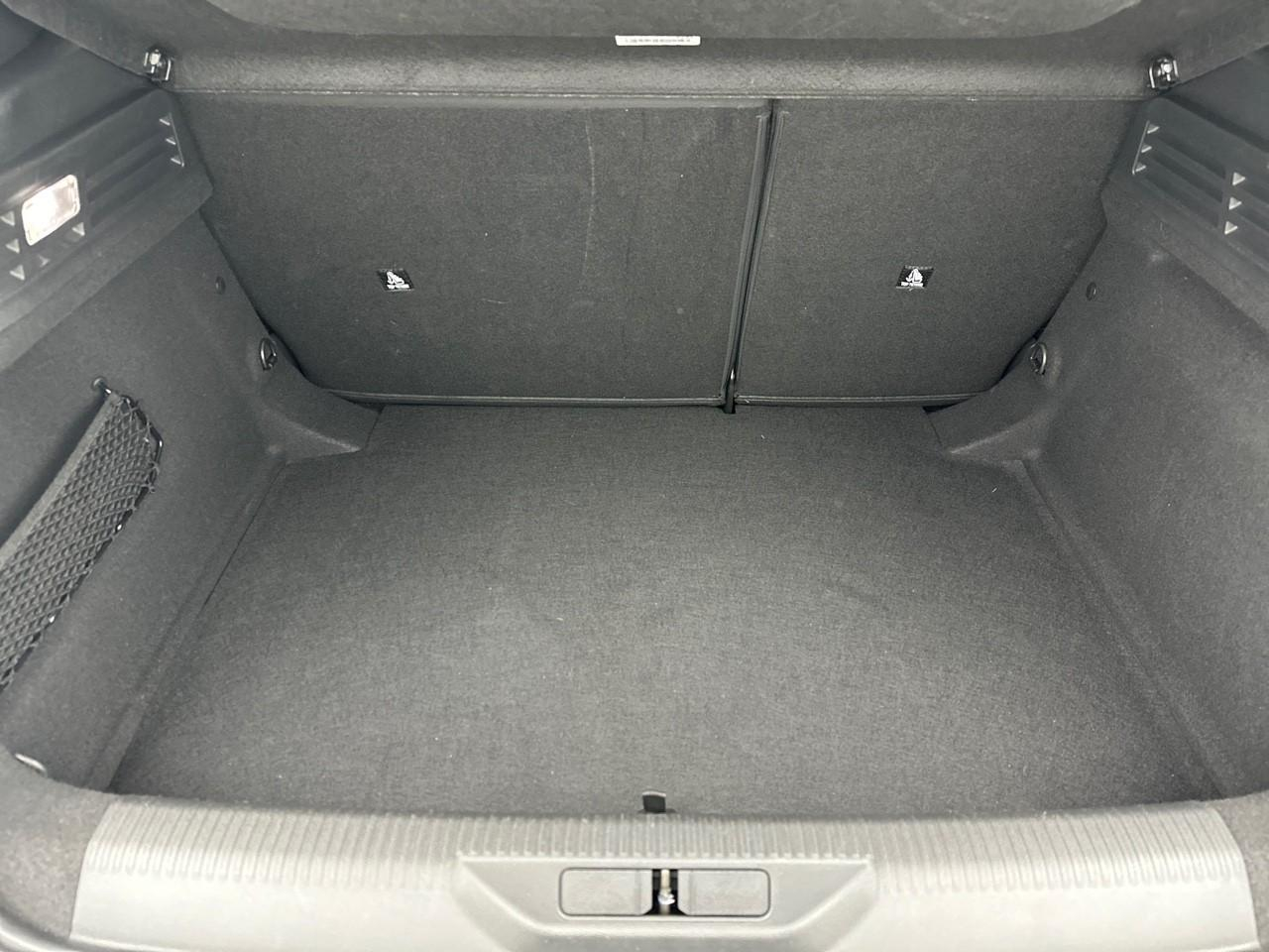 Peugeot 308 hybrid 145 e-dcs6 allure — photo 8