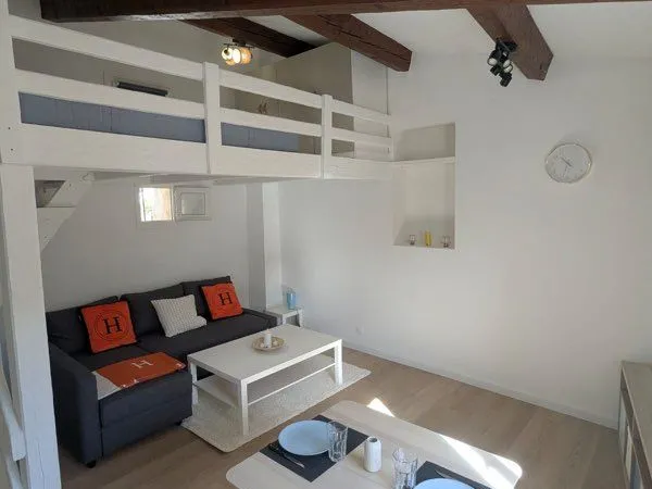 Très joli et grand studio/T2 mezzanine centre ville la Valette La garde