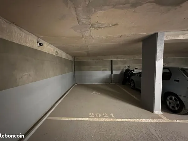 Parking 17 m² - La Varenne - Résidence récente sécurisée