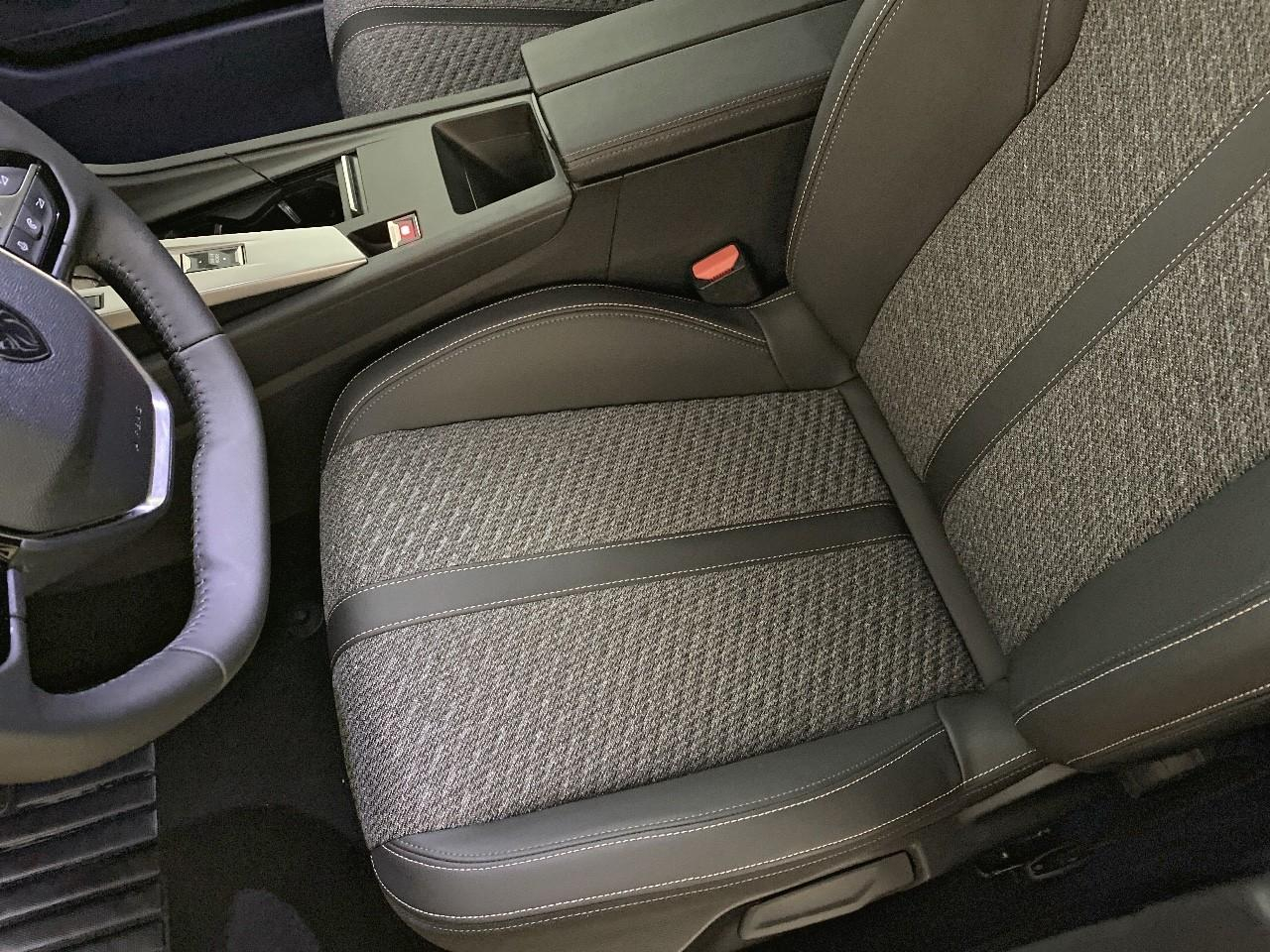 Peugeot 308 hybrid 145 e-dcs6 allure — photo 9