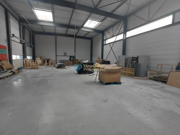 Local d'activité 833 m²