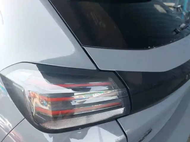Peugeot 208 puretech 100 s&amp;s bvm6 — photo 17