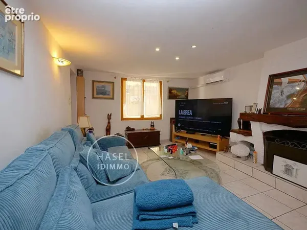 Pomérols, centre historique, maison de village fonctionnelle et prête à vivre. T5 de 129 m2 avec gar