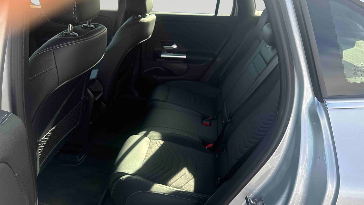 Mercedes EQA 250+ — photo 12