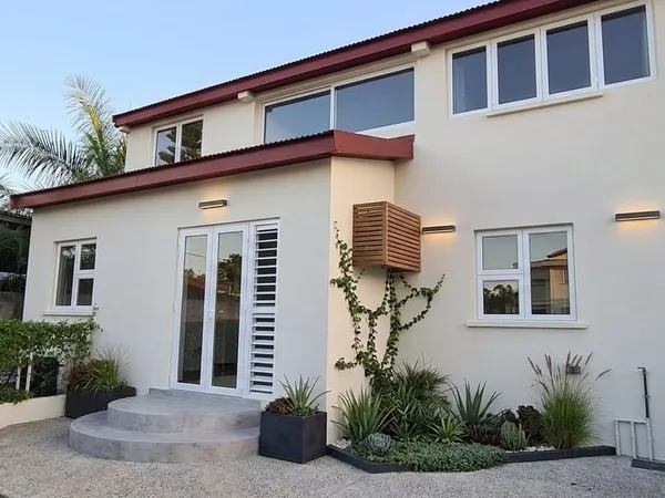 Villa F6 + dépendance proche Lycée Mahatma Gandhi